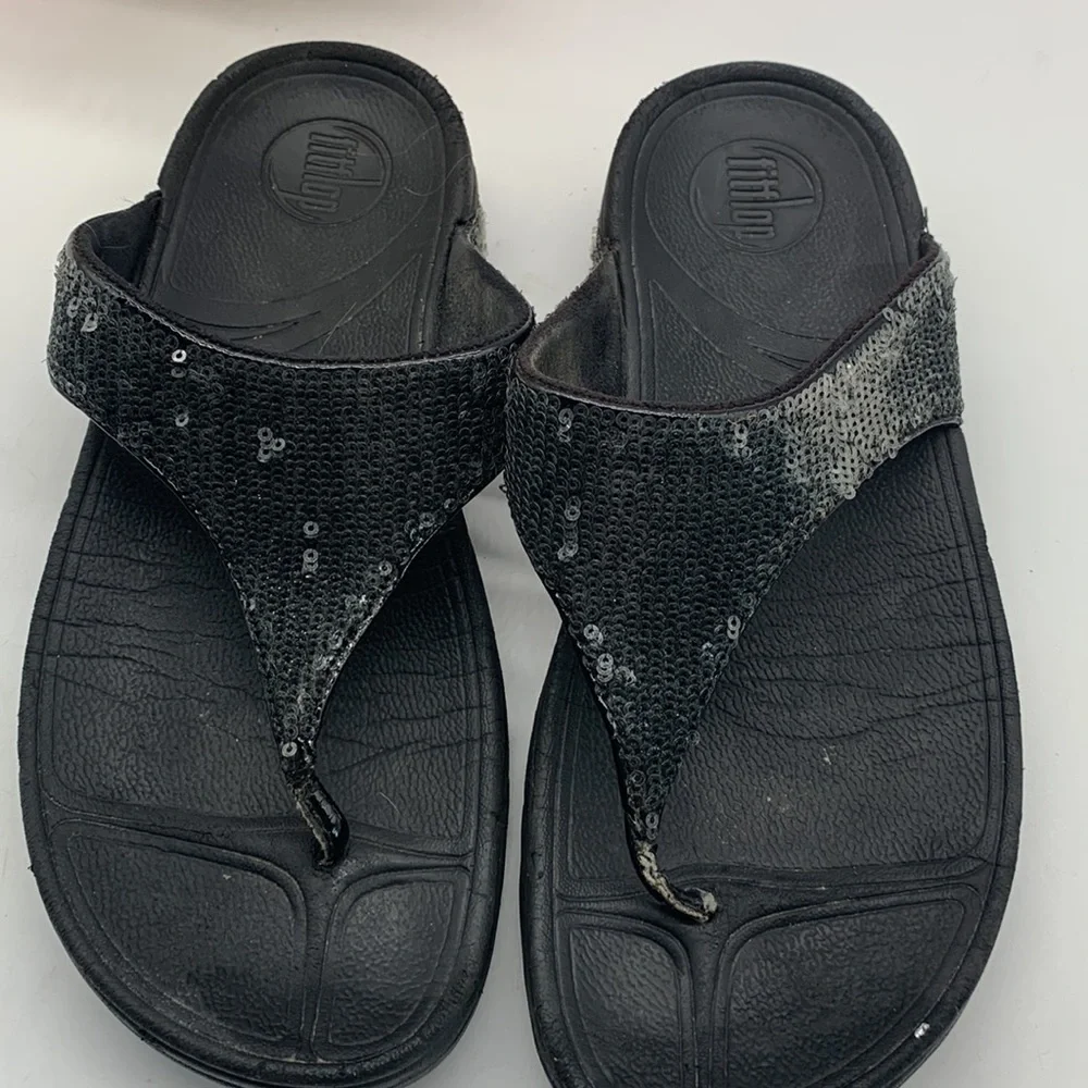 FitFlop Black Sequins Flip Flops Sz 7.  FFL0623